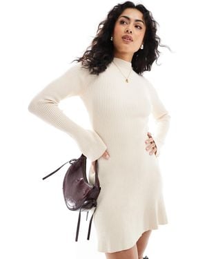 Pimkie Robe pull patineuse en maille côtelée avec col montant et manches évasées - écru - Neutre